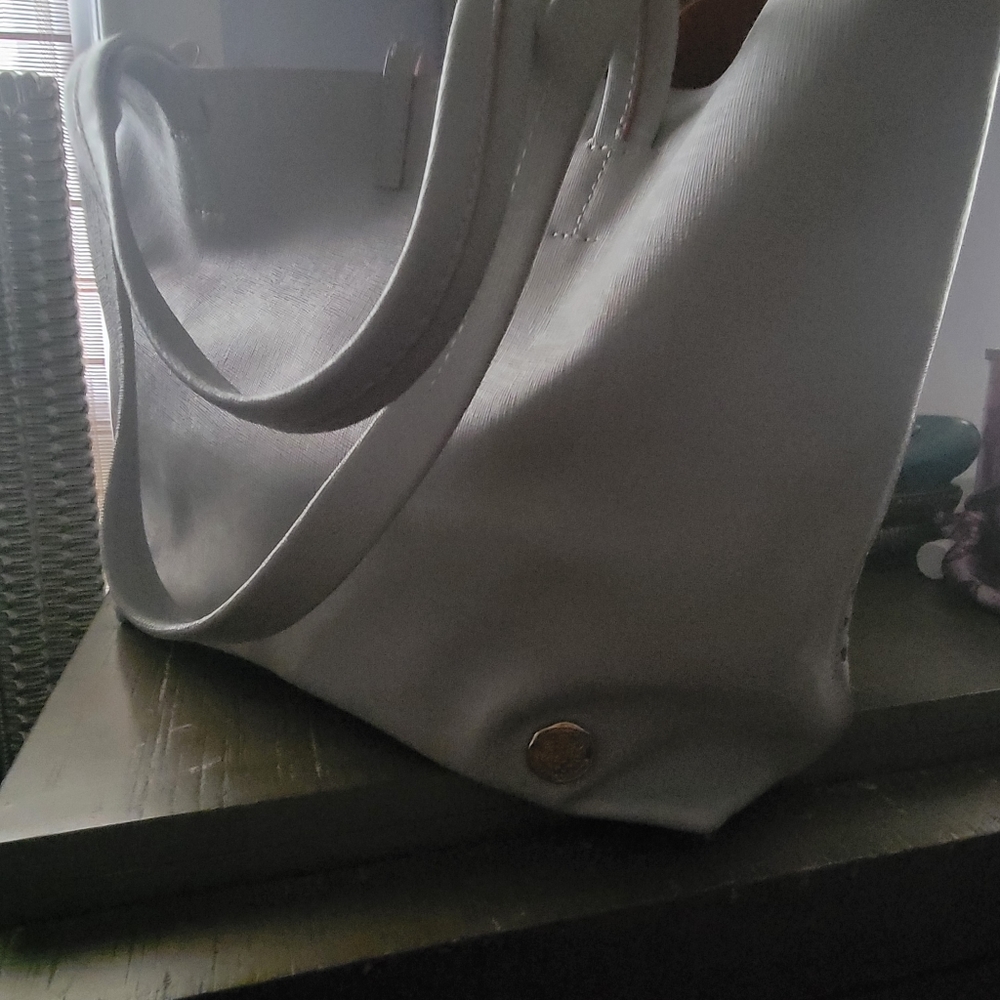 Vince Camuto genuine leather handbag - Picture 3 of 5